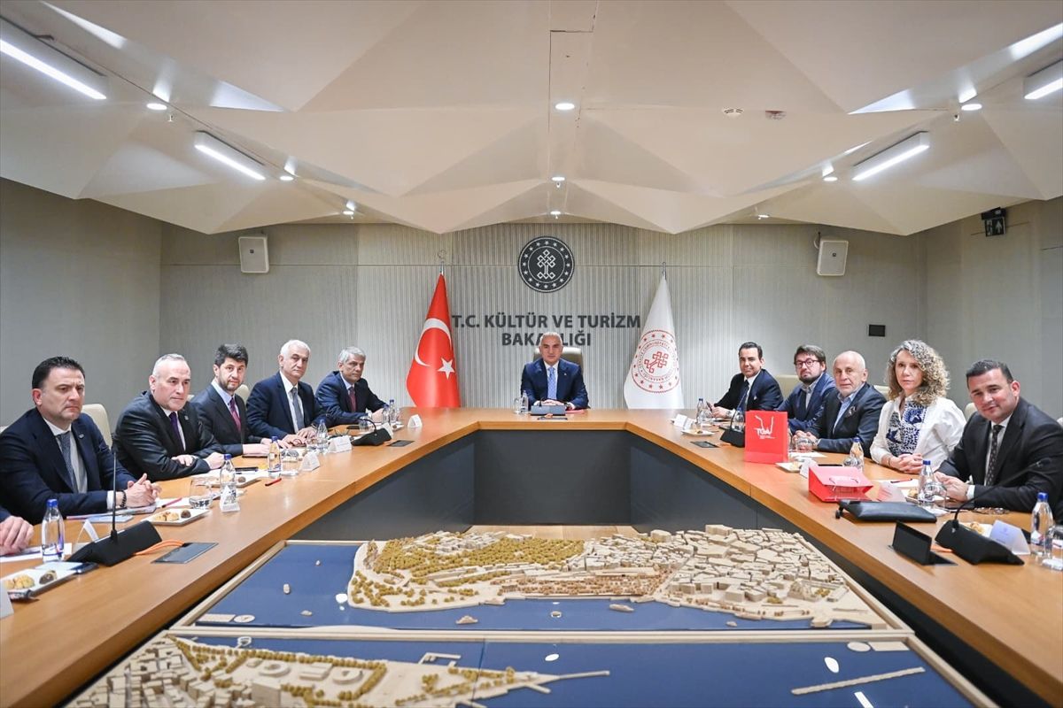 Bakan Ersoy'dan TGA'nın turizm toplantılarına ilişkin açıklama Açıklaması