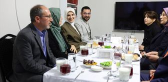 Bakan Göktaş, Şanlıurfa'da yeni evlerine kavuşan depremzede ailenin iftar sofrasına misafir oldu