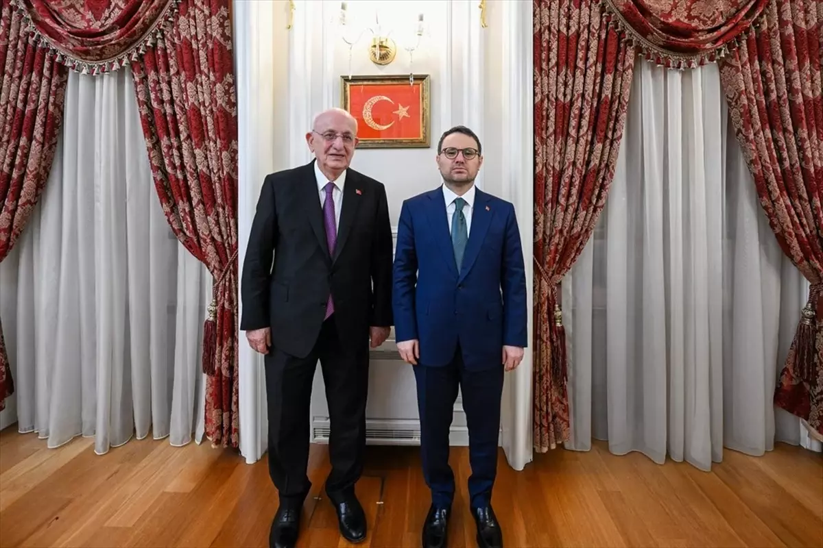 Bakan Gürlek, eski TBMM Başkanı Kahraman ile görüştü