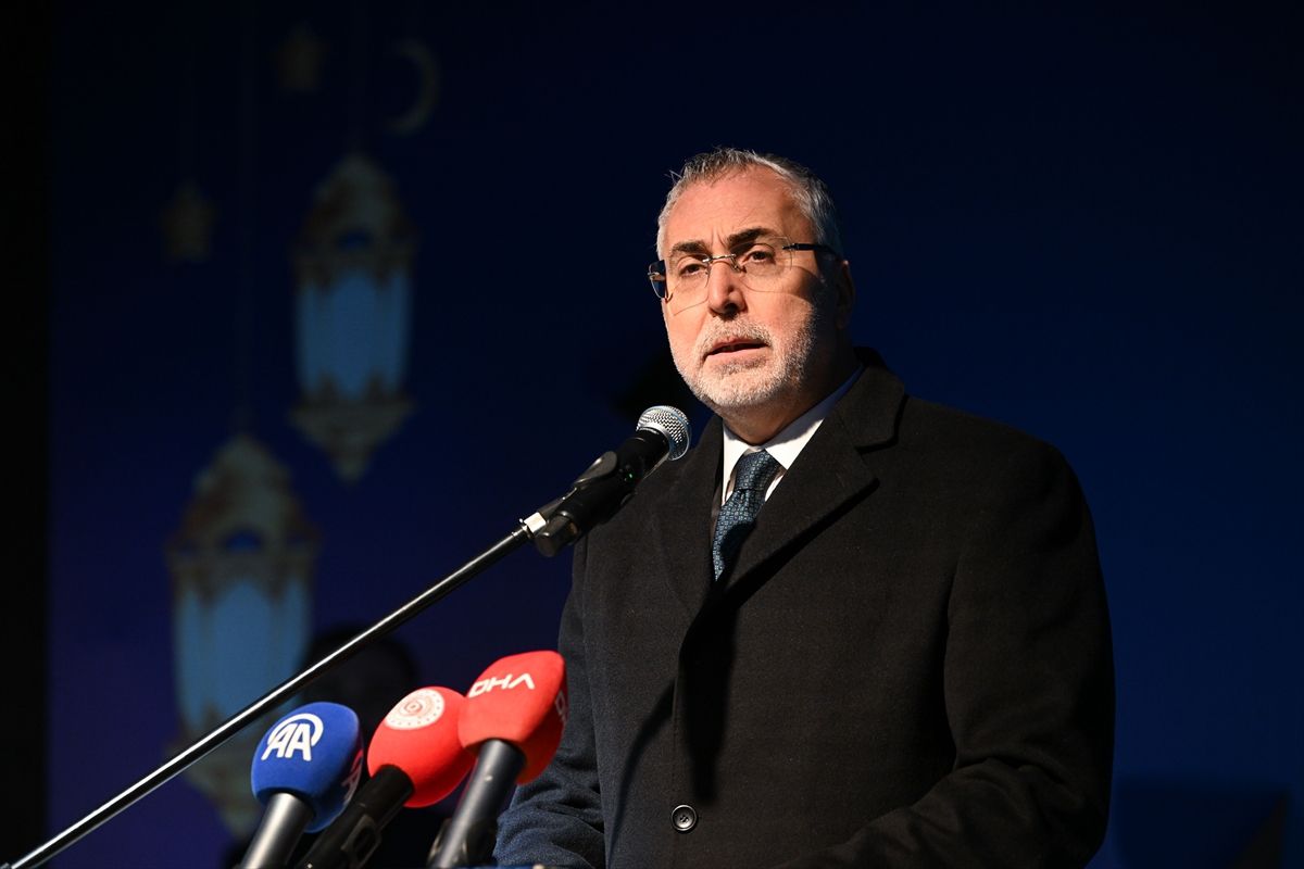 Bakan Işıkhan, Sağlık Bilimleri Üniversitesi öğrencileriyle iftarda buluştu Açıklaması