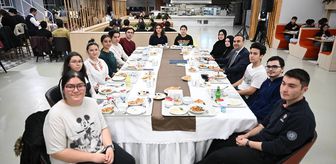 Bakan Kacır, ilk iftarını TÜBİTAK Fen Lisesi öğrencileriyle yaptı