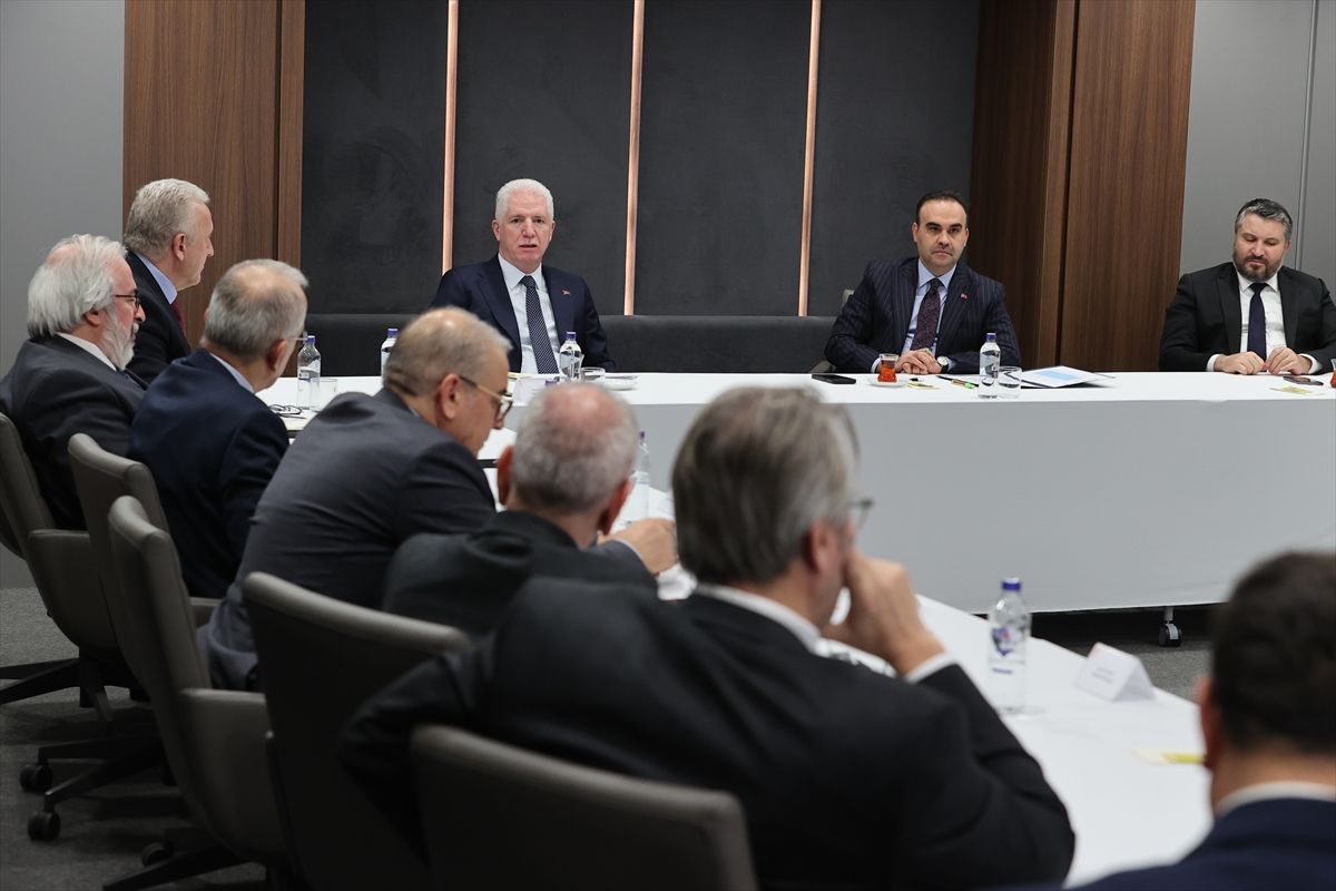 Bakan Kacır, İstanbul'daki organize sanayi bölgelerinin başkanlarıyla bir araya geldi Açıklaması