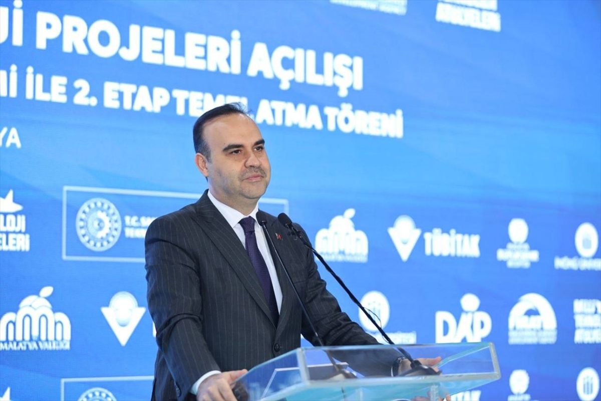 Bakan Kacır, Malatya'da depremzede sanayiciler için yapılan iş yerlerinin anahtar teslimine katıldı Açıklaması