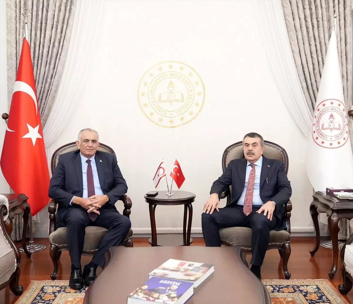 Bakan Tekin, KKTC Milli Eğitim Bakanı Çavuşoğlu ile görüştü