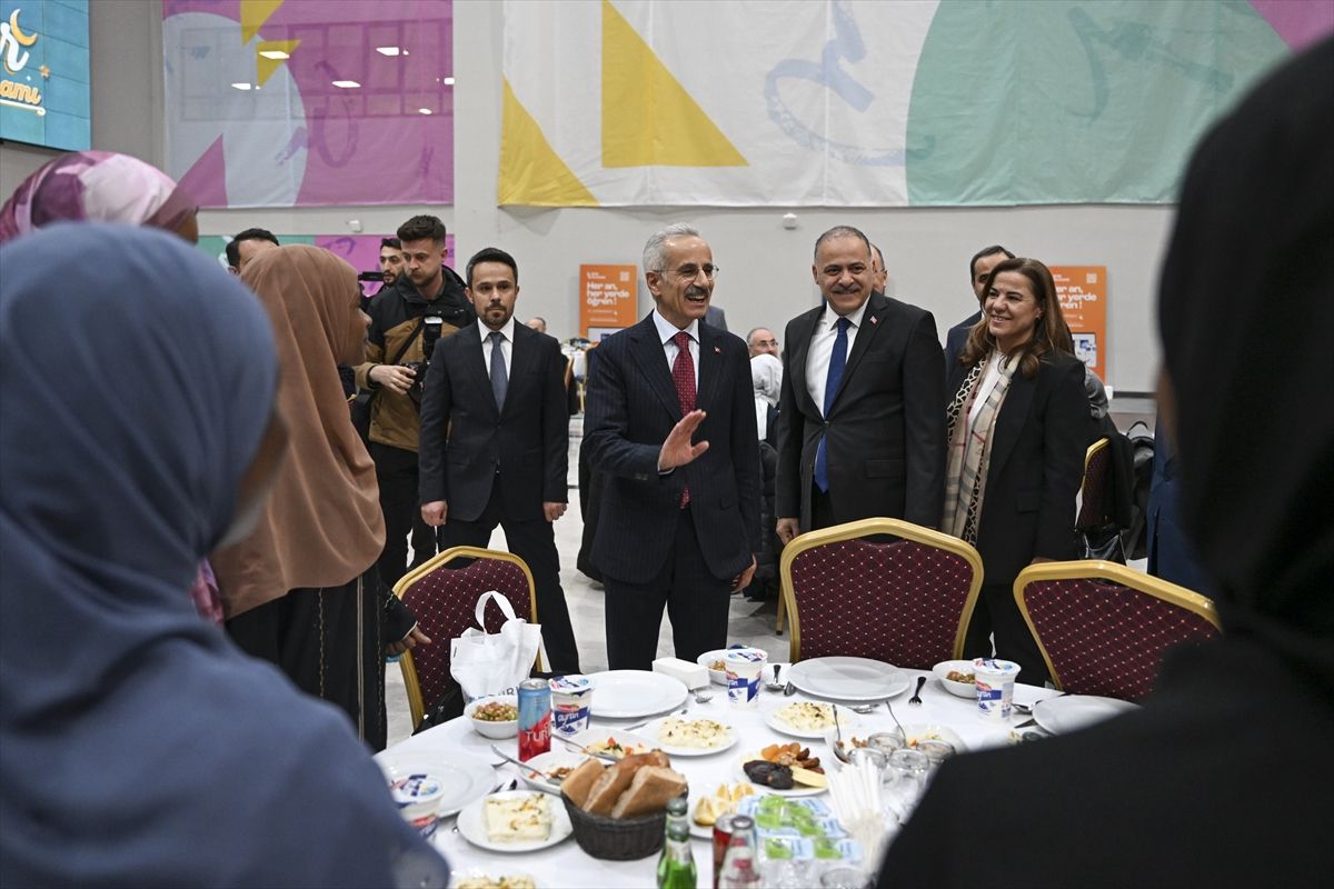 Bakan Uraloğlu, haberleşme sektörü temsilcileriyle iftarda buluştu Açıklaması