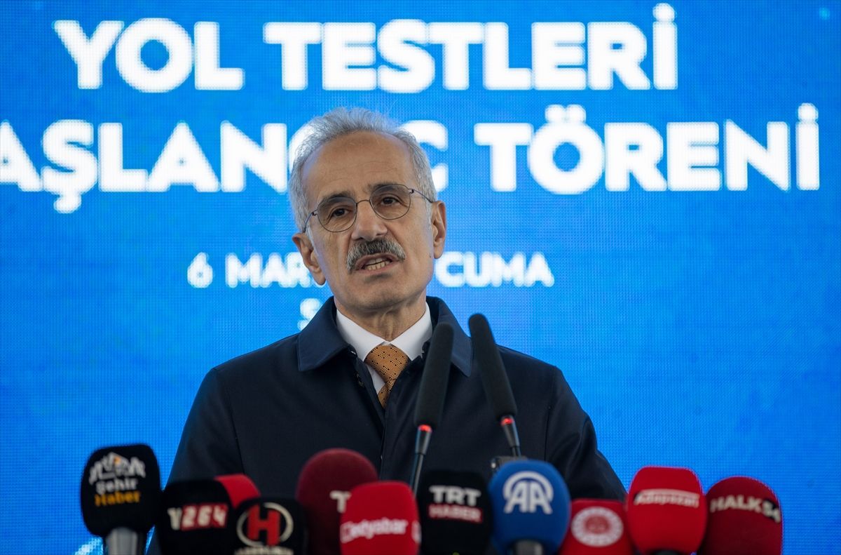 Bakanlar Uraloğlu ve Gürlek, Sakarya'da milli hızlı treninin yol testleri törenine katıldı