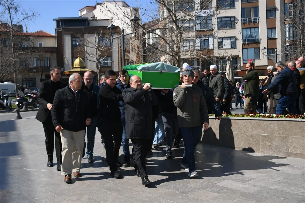 Balıkesir'de 50 yıllık türbedar Yener Arhun son yolculuğuna uğurlandı
