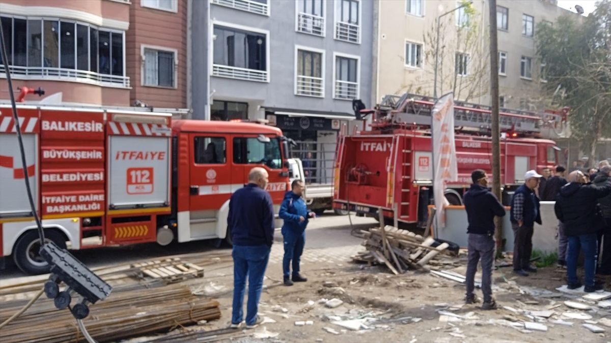 Balıkesir'de bir binanın bodrum katında çıkan yangında 1 kişi yaralandı