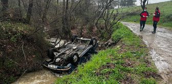 Balıkesir'de dereye devrilen otomobilin yakınında ceset bulundu