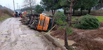 Balıkesir'de devrilen beton mikserinin yıktığı ağaçların altında kalan işçi öldü