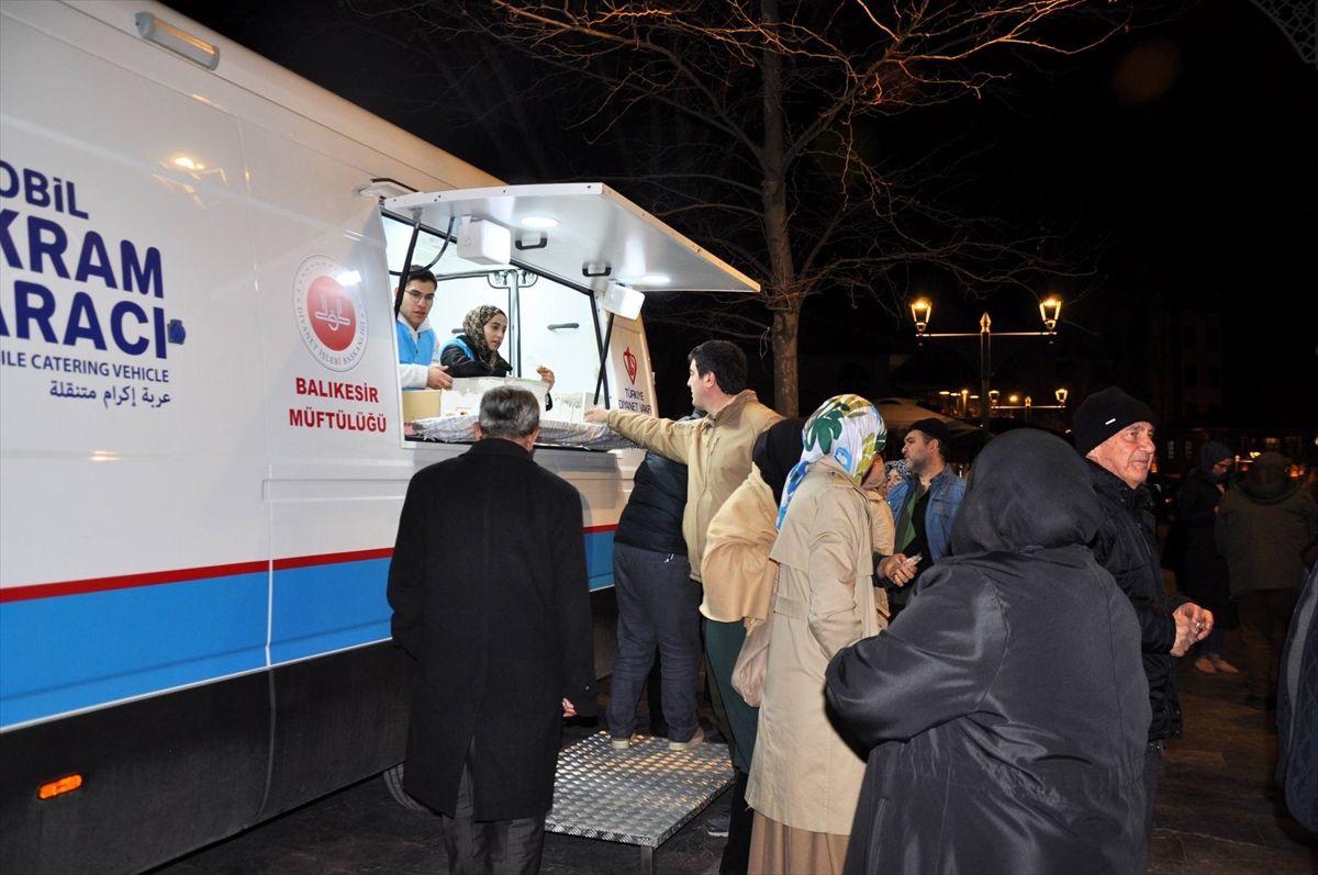 Balıkesir'de gençler Zağnos Paşa Cami'nde buluştu