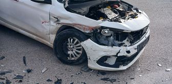 Balıkesir'de iki otomobilin çarpıştığı kazada 5 kişi yaralandı