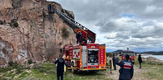 Balıkesir'de kayalıklarda mahsur kalan keçiyi itfaiye kurtardı