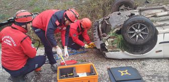 Balıkesir'de otomobilin devrilmesi sonucu 4 kişi yaralandı