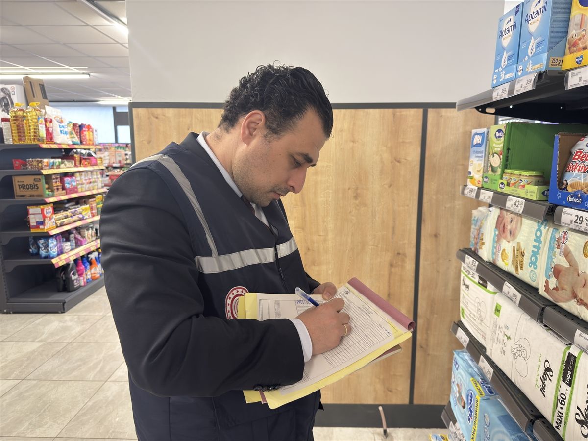 Balıkesir'de Ramazan Bayramı öncesi marketlerde denetim yapıldı
