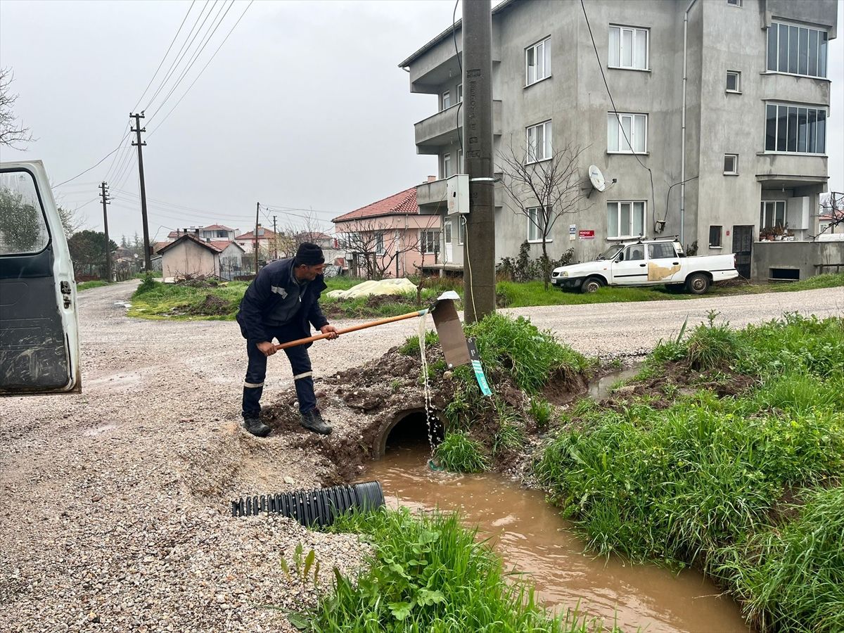 Balıkesir'de sağanak göletleri doldurdu, taşkın riskine karşı önlemler artırıldı