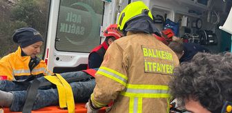 Balıkesir'de tırın devrilmesi sonucu 1 kişi yaralandı