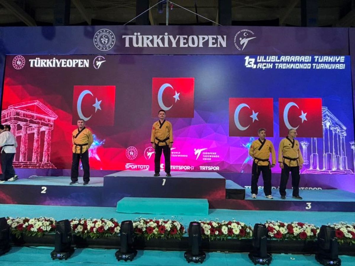 Balıkesirli tekvandocular uluslararası şampiyonada 8 madalya kazandı