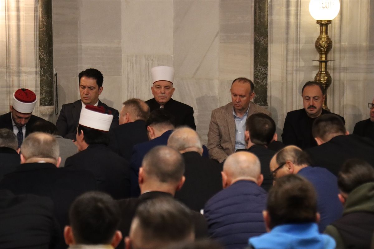 Balkanlar'da Müslümanlar Ramazan Bayramı namazını kıldı