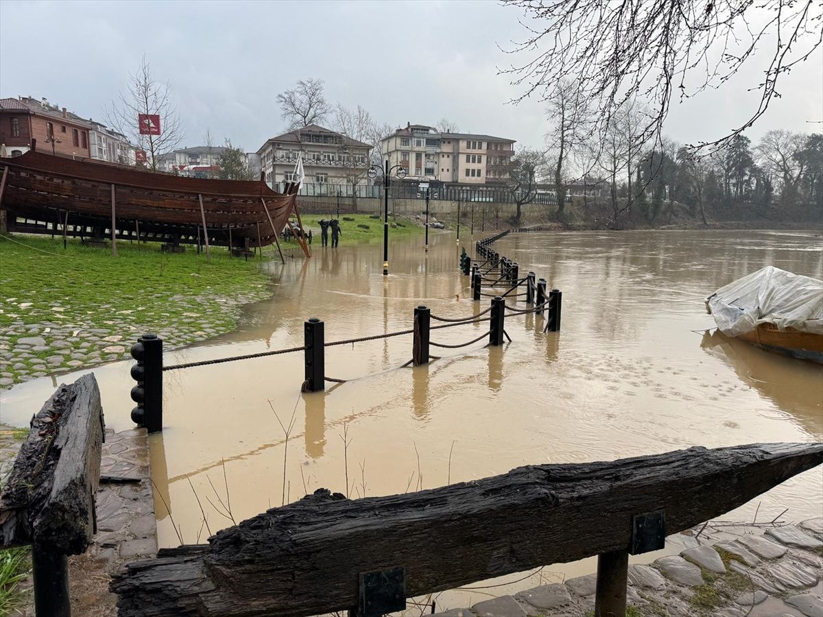 Bartın'da sağanak taşkına neden oldu