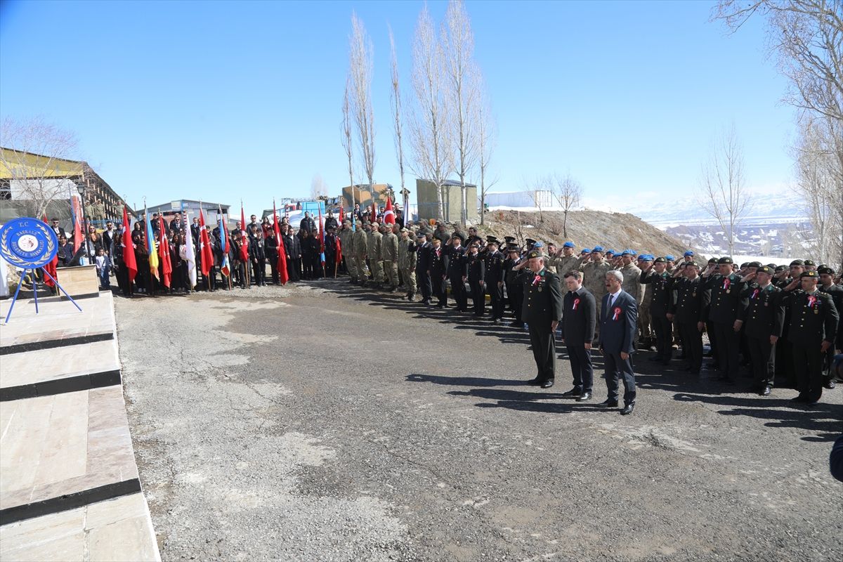 Başkale'de 18 Mart Şehitleri Anma Günü ve Çanakkale Deniz Zaferi dolayısıyla tören yapıldı