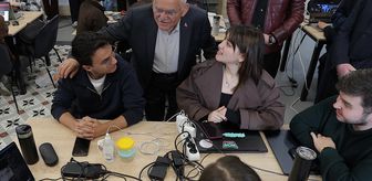 Başkan Büyükkılıç, Bilişim Akademisi'ndeki etkinlikte öğrencilere destek verdi