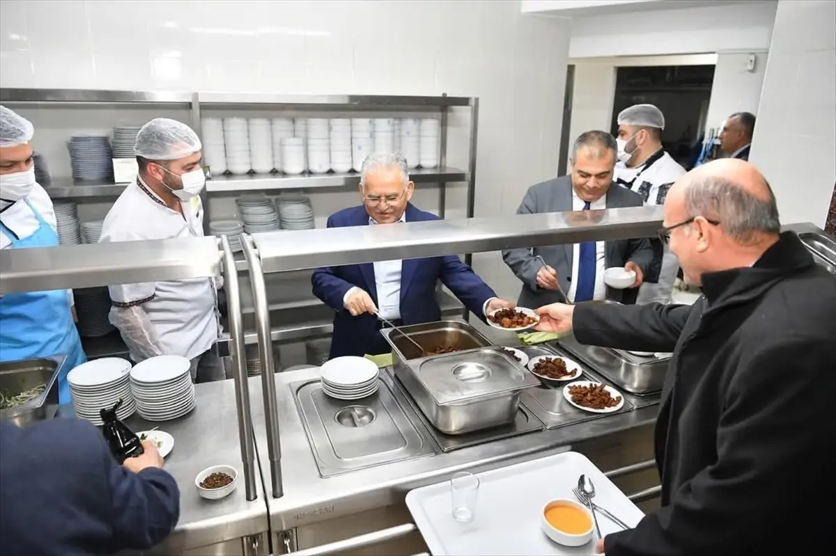 Başkan Büyükkılıç, KASKİ personeliyle bir araya geldi