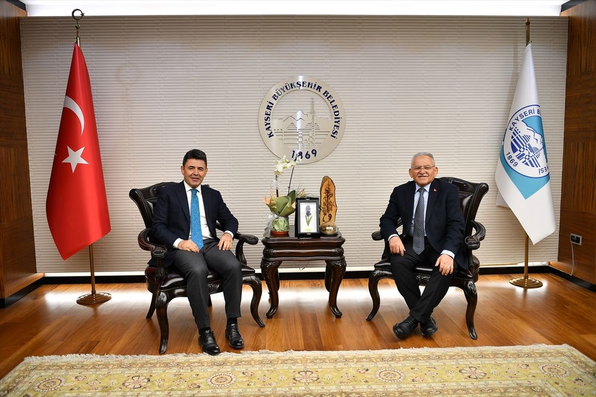 Başkan Büyükkılıç, Ulaştırma ve Altyapı Bakan Yardımcısı Boyraz'ı makamında ağırladı