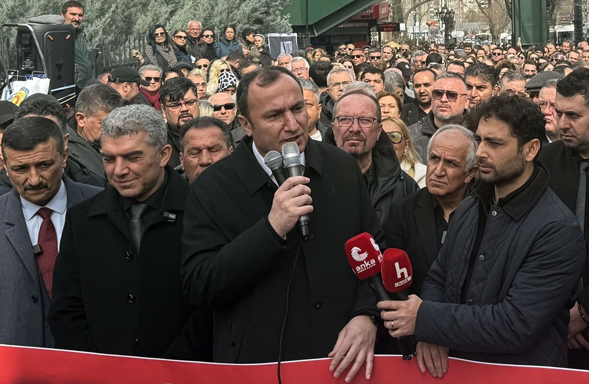 Başkentte, bir öğretmenin İstanbul'da öldürülmesi protesto edildi