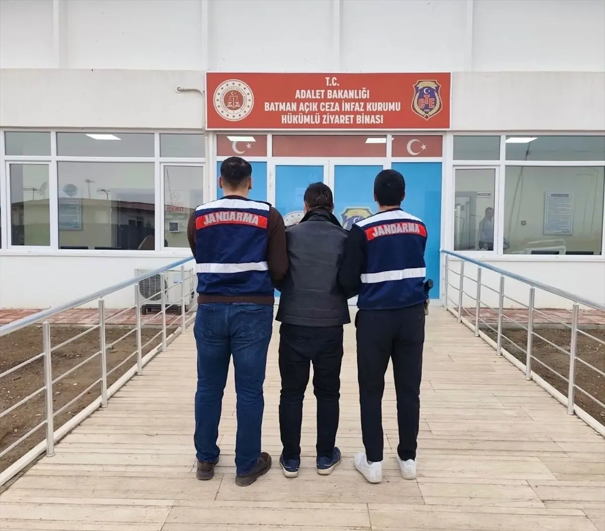 Batman'da çeşitli suçlardan aranan 35 kişi tutuklandı