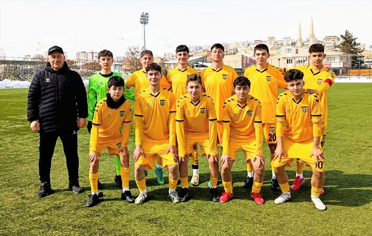 Bayburt Özel İdare Spor U15'de şampiyon oldu