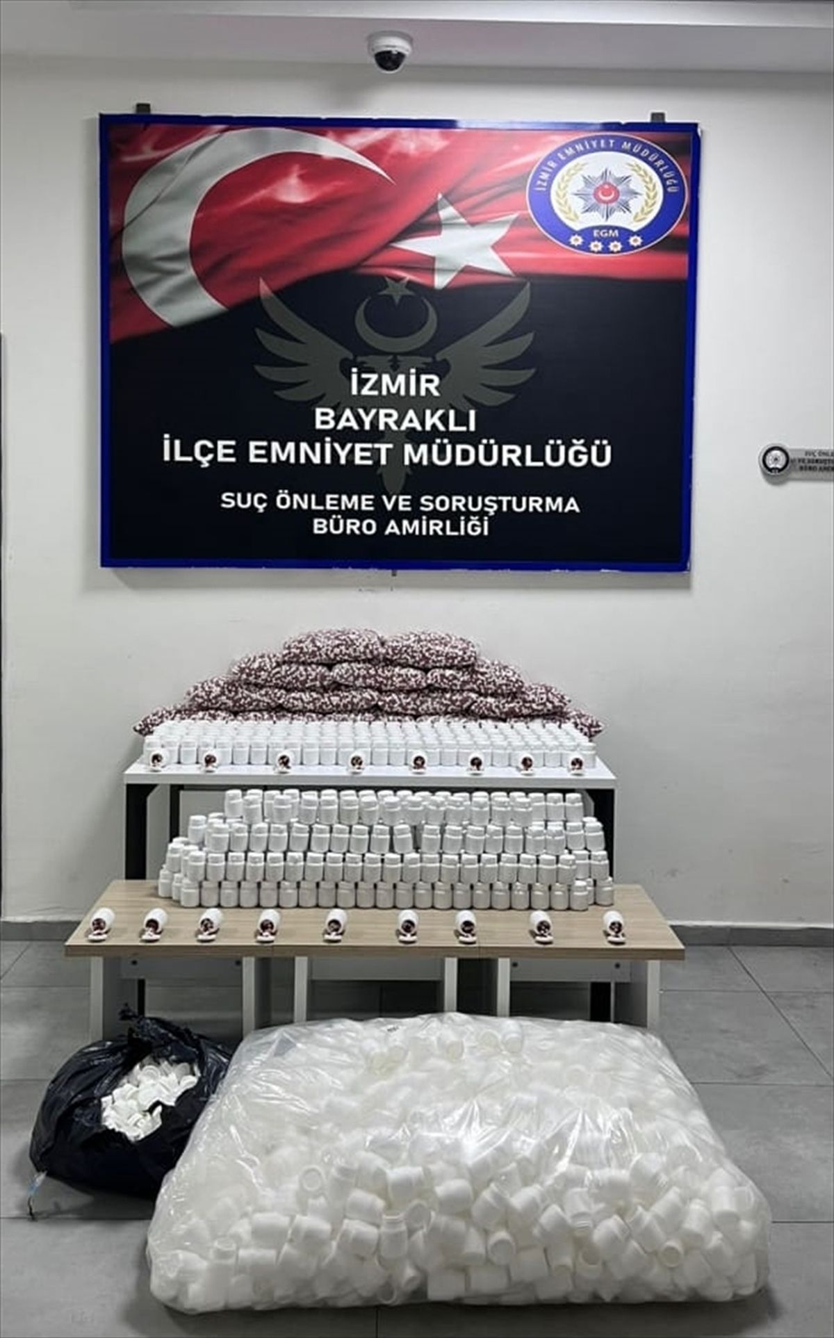Bayraklı'da 80 bin 685 uyuşturucu hap ele geçirildi