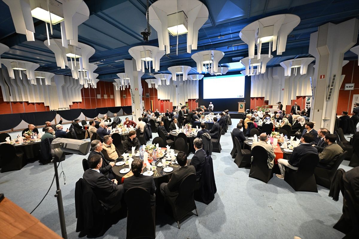 Belçika İslam Federasyonu Brüksel'de iftar verdi