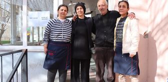Beldede çaylar, baba mesleğini yapan kız kardeşlerin elinde demleniyor