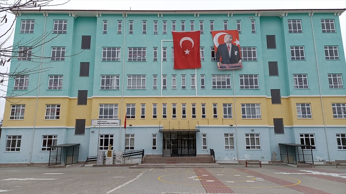 Beypazarı'nda okullarda ikinci ara tatilin ardından ilk ders zili çaldı