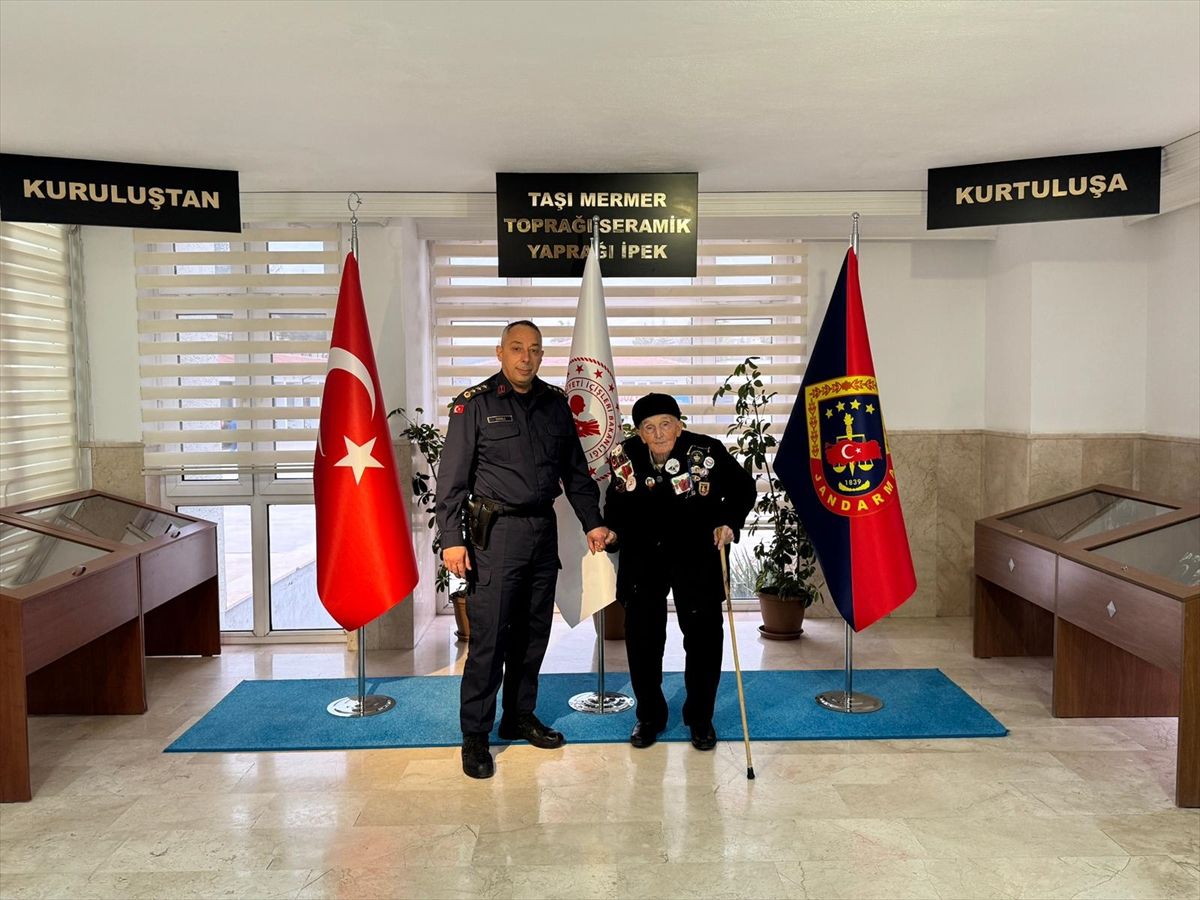 Bilecik İl Jandarma Komutanı Vanlı, 91 yaşındaki şehit babasını misafir etti