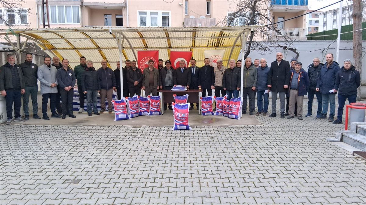 Bilecik'te çiftçilere yerli nohut tohumu dağıtıldı