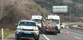 Bilecik'te devrilen hafif ticari araçtaki 4 kişi yaralandı