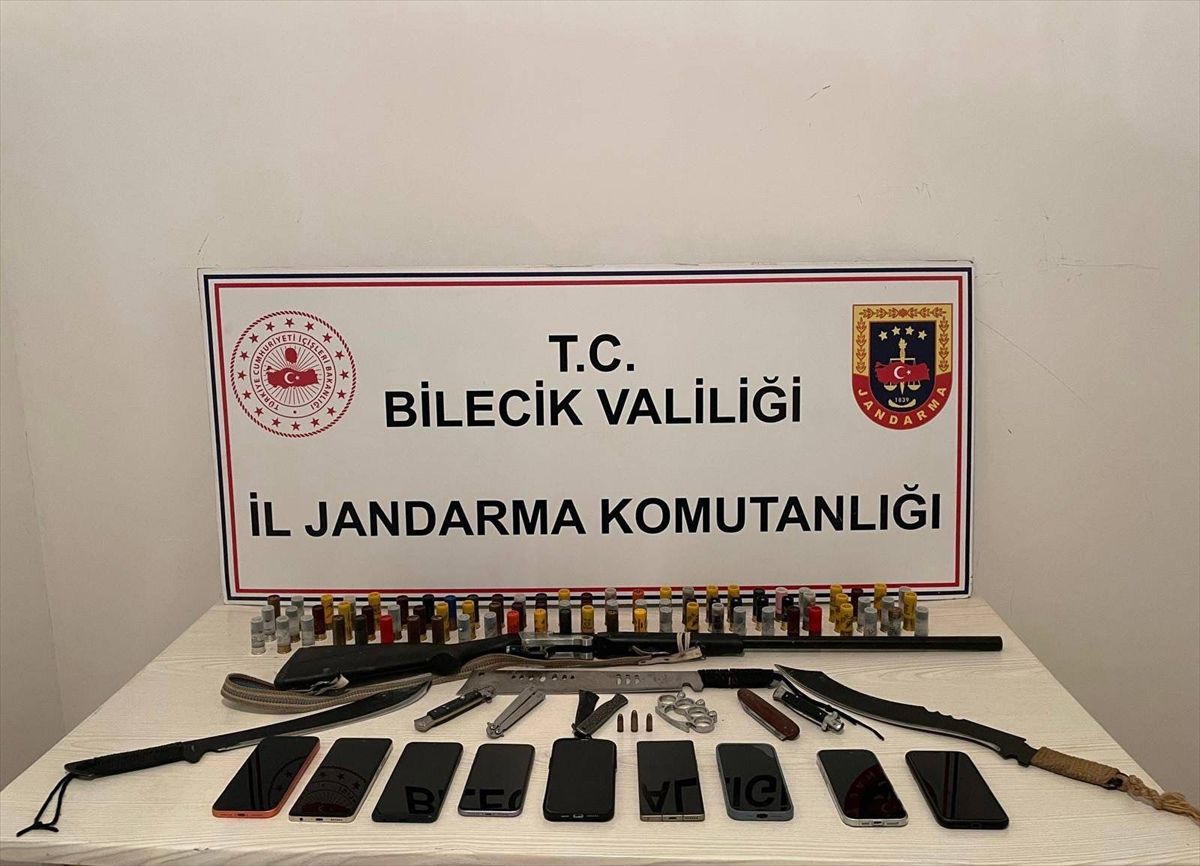 Bilecik'te eş zamanlı silah kaçakçılığı operasyonunda 11 zanlı yakalandı