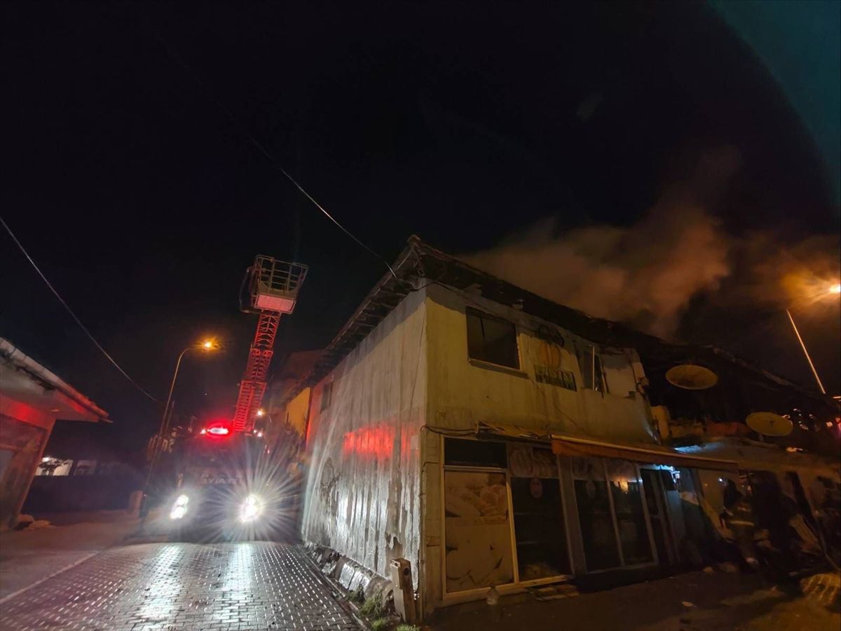 Bilecik'te iki katlı binada çıkan yangın söndürüldü
