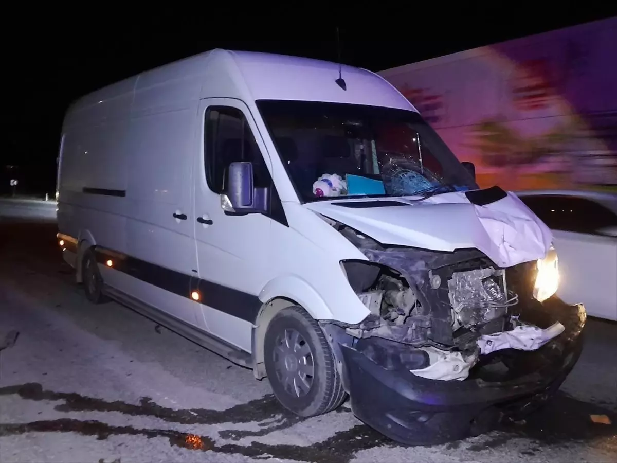 Bilecik'te minibüse çarpan motosikletin sürücüsü öldü