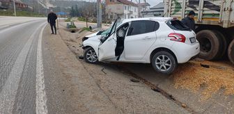 Bilecik'te park halindeki tıra çarpan otomobilin sürücü yaralandı