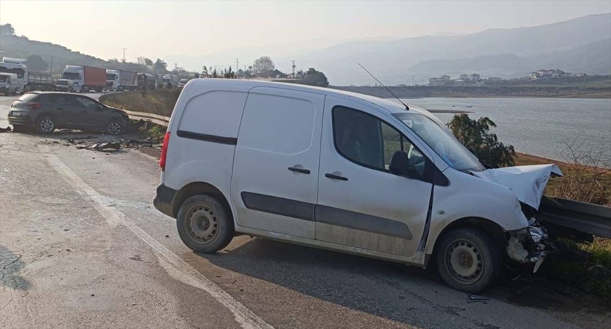 Bilecik'teki 2 ayrı trafik kazasında 2 kişi yaralandı