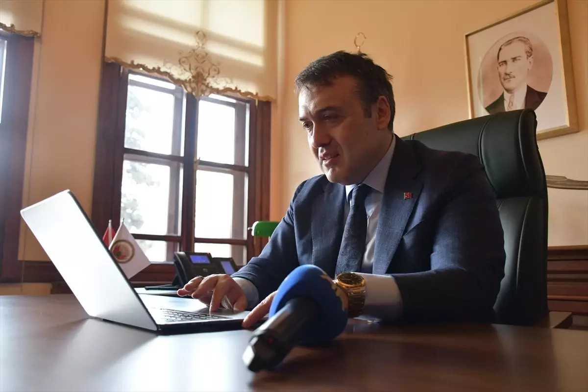 Bilecik Valisi Sözer, AA'nın 'Yılın Kareleri' oylamasına katıldı