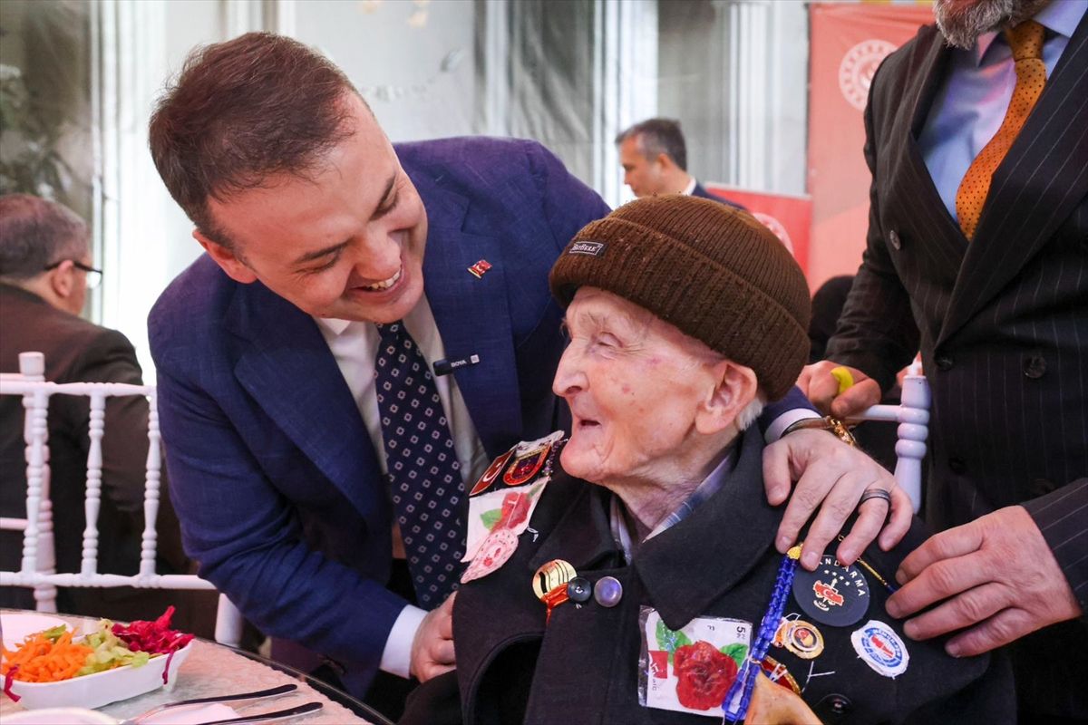 Bilecik Valisi Sözer, şehit yakınları ve gazilerle iftarda buluştu