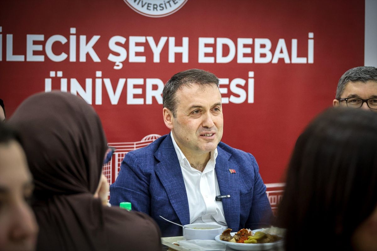 Bilecik Valisi Sözer, üniversite öğrencileriyle iftarda buluştu