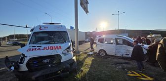 Bingöl'de ambulans ile hafif ticari aracın çarpıştığı kaza kamerada
