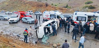 Bingöl'de devrilen otomobildeki 4 kişi yaralandı