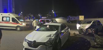 Bingöl'de iki otomobilin çarpıştığı kazada 4 kişi yaralandı