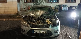 Bingöl'de kontrolden çıkarak 3 araca çarpan otomobildeki 4 kişi yaralandı